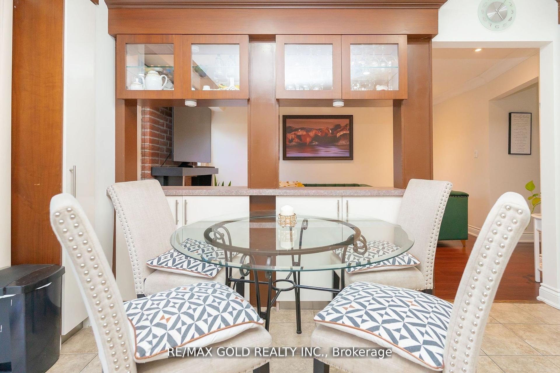 Photo 18 of 32 Myrtle Court, Brampton, Central Park — HOMEH