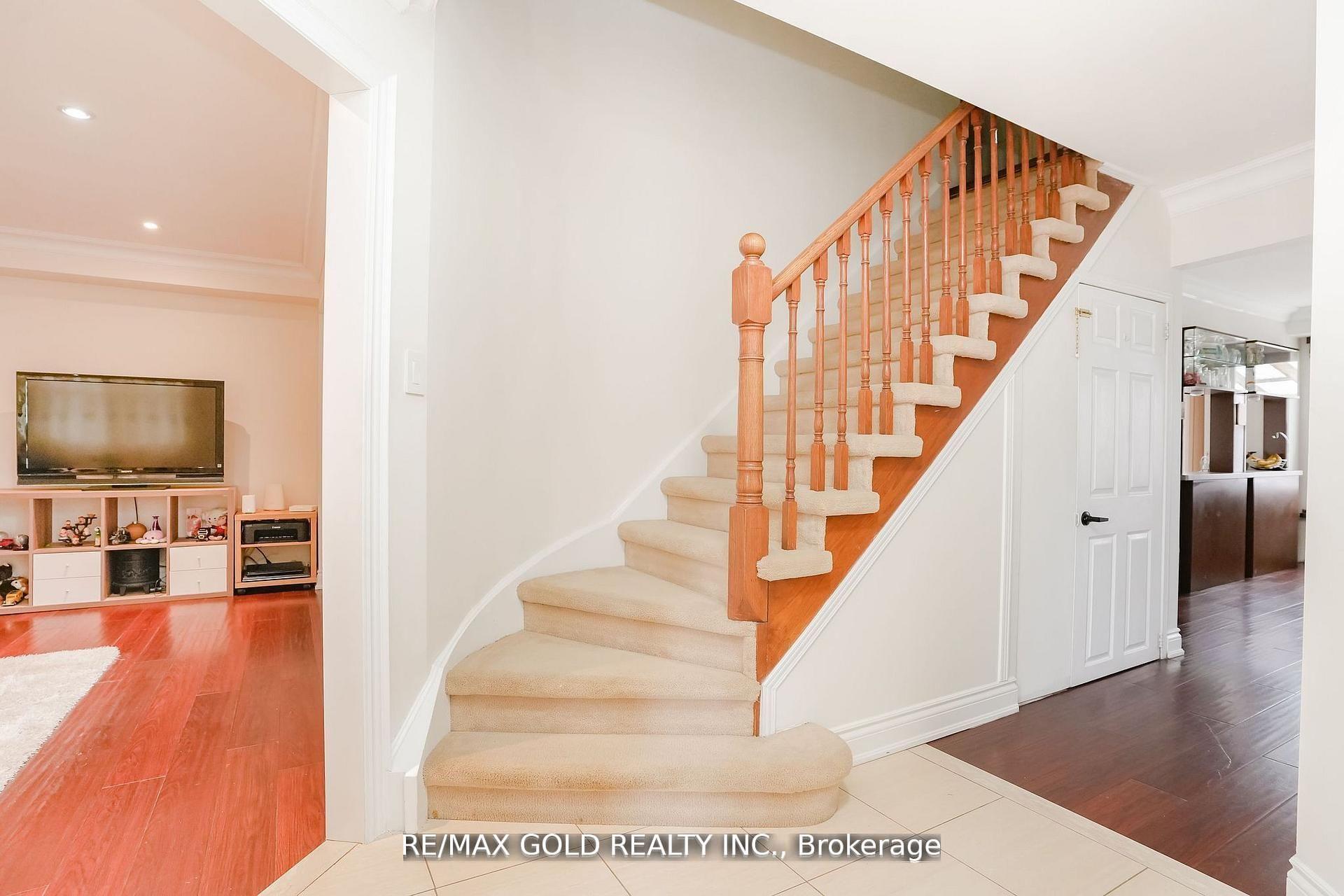 Photo 21 of 32 Myrtle Court, Brampton, Central Park — HOMEH