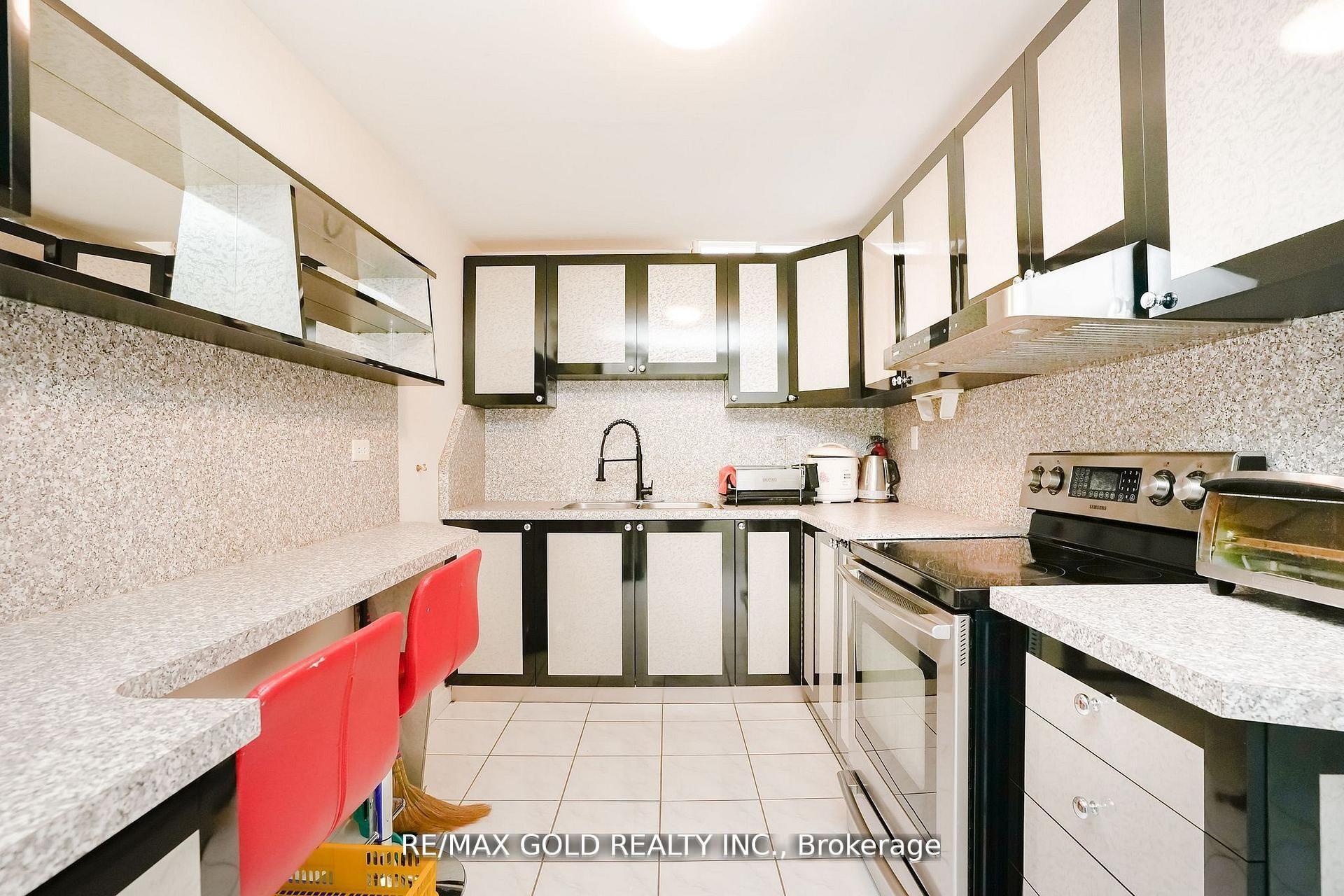 Photo 35 of 32 Myrtle Court, Brampton, Central Park — HOMEH