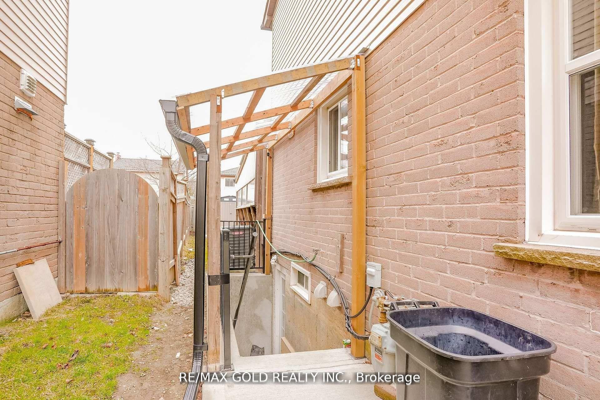 Photo 47 of 32 Myrtle Court, Brampton, Central Park — HOMEH