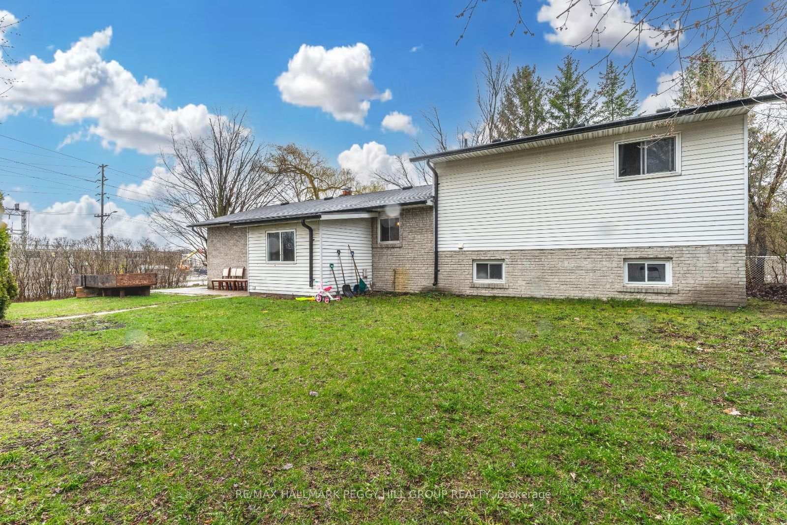 Photo 10 of 203 Phillips Street, Barrie, Ardagh — HOMEH