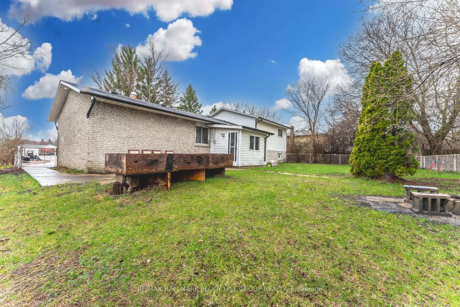 Photo 12 of 203 Phillips Street, Barrie, Ardagh — HOMEH