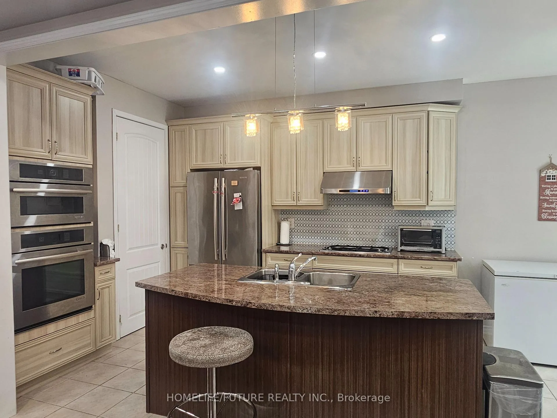 Photo 5 of 78 Enford Crescent, Brampton, Northwest Brampton — HOMEH