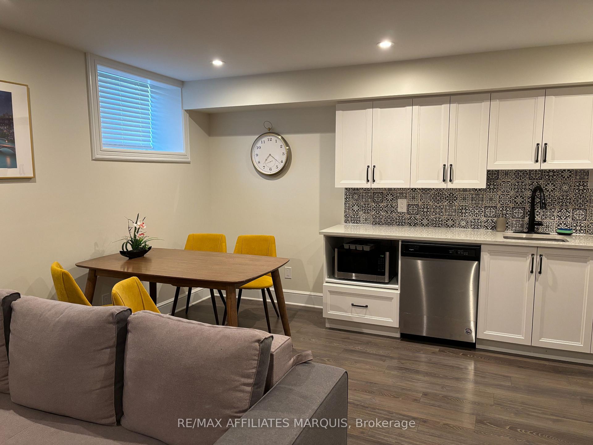 Front of Unit 003, 20 Beckwith Street N