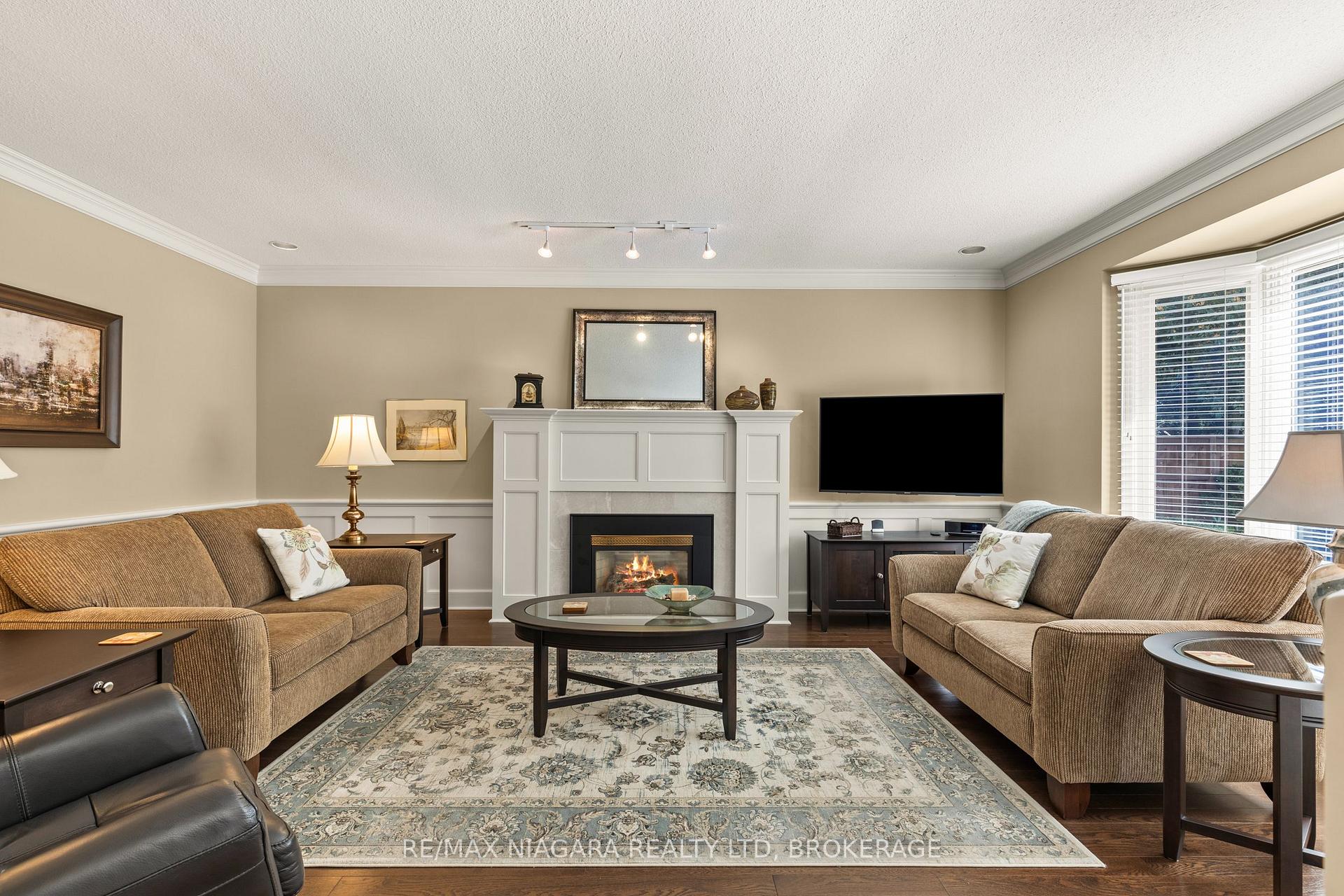 Photo 10 of 24 Golden Boulevard, St. Catharines, Martindale Pond — HOMEH