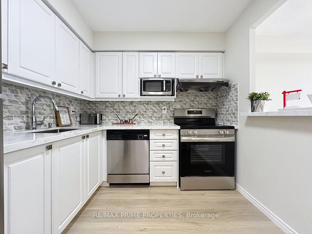 Photo 3 of Unit 608, 91 Townsgate Drive, Vaughan, Crestwood-Springfarm-Yorkhill — HOMEH
