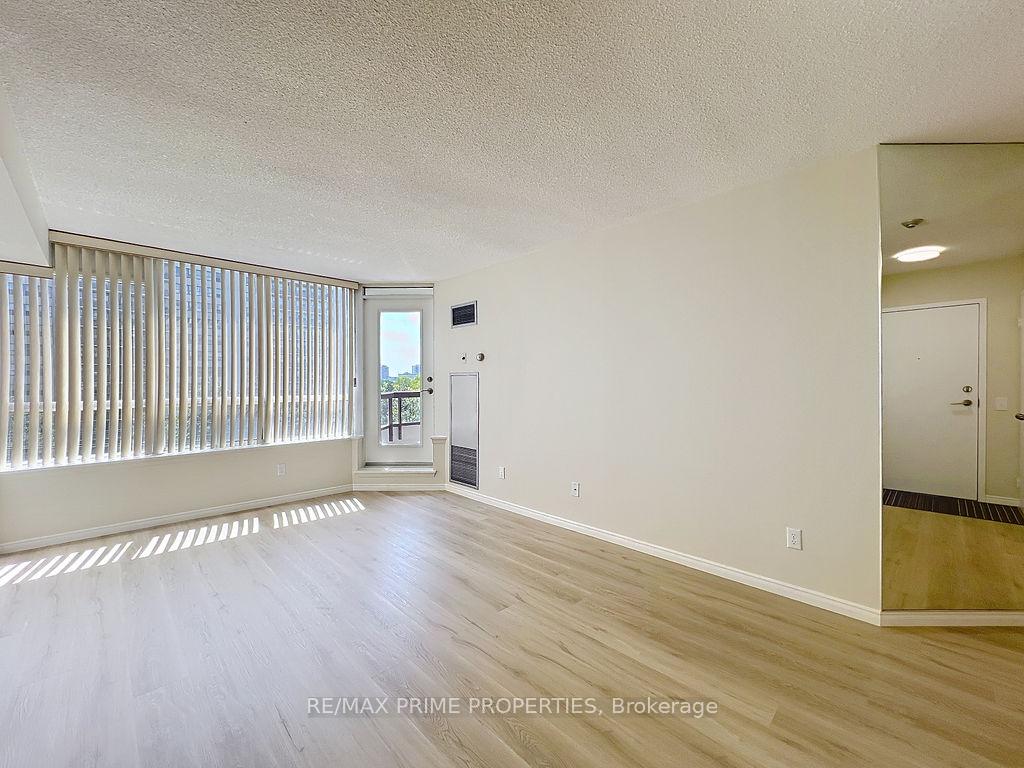Photo 5 of Unit 608, 91 Townsgate Drive, Vaughan, Crestwood-Springfarm-Yorkhill — HOMEH
