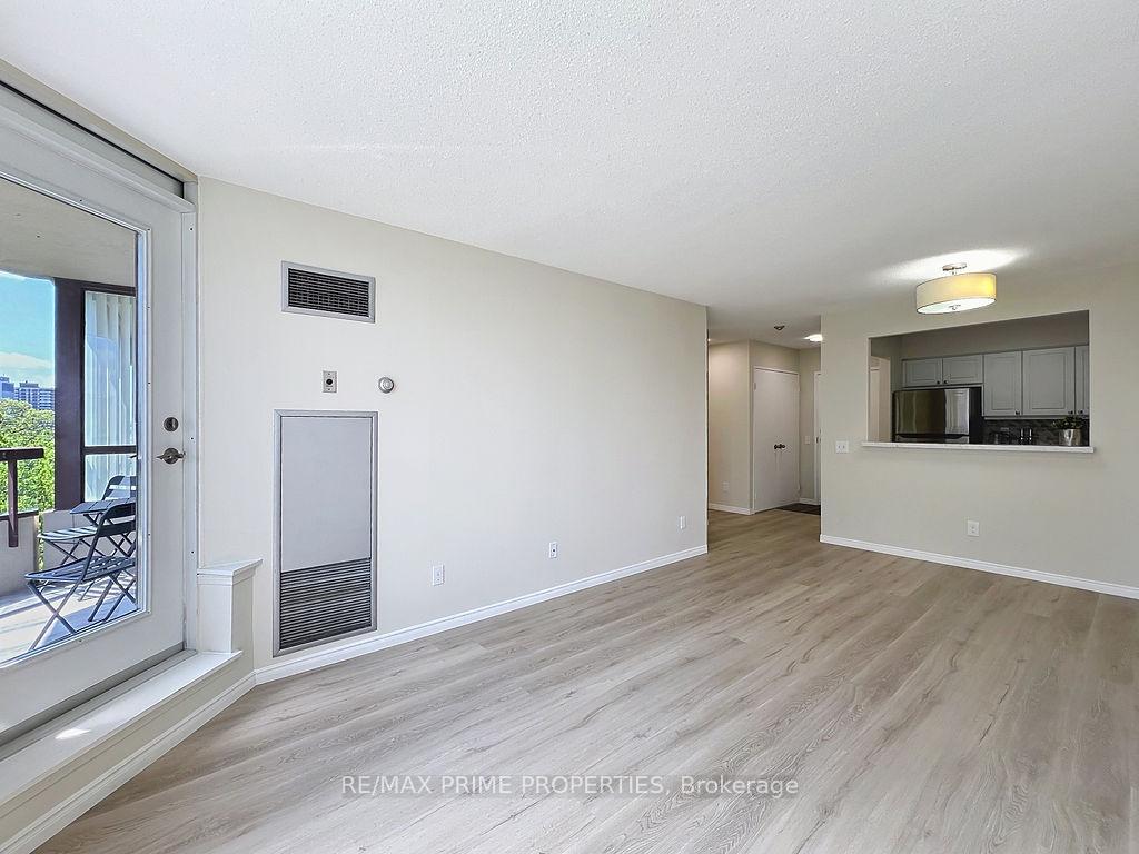 Photo 9 of Unit 608, 91 Townsgate Drive, Vaughan, Crestwood-Springfarm-Yorkhill — HOMEH
