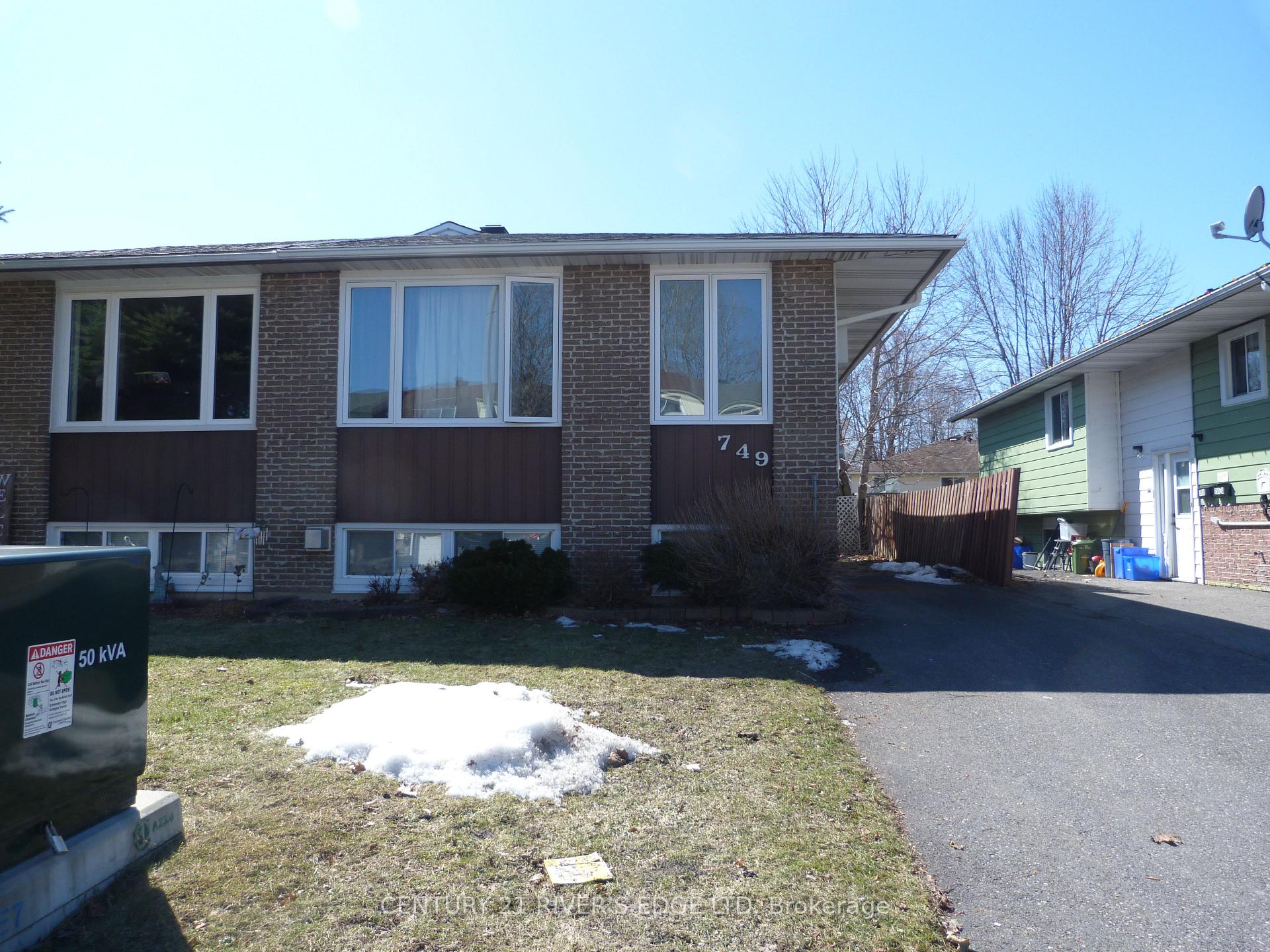 Photo 4 of 749 Glengarry Boulevard, Cornwall — HOMEH