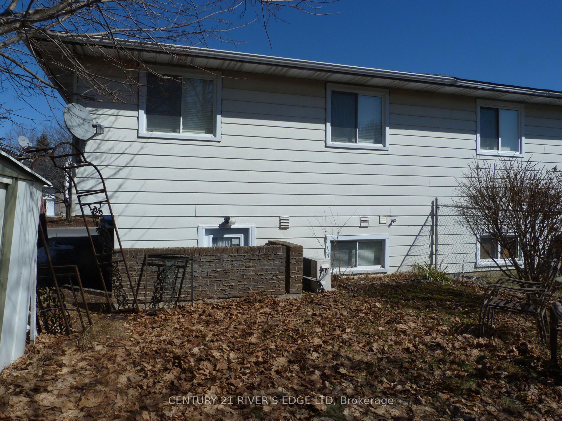 Photo 12 of 749 Glengarry Boulevard, Cornwall — HOMEH