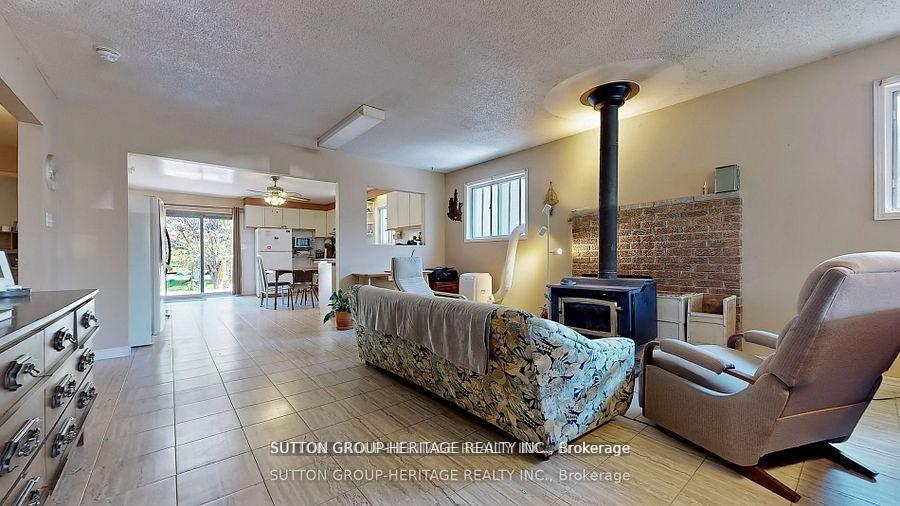 Photo 5 of 29 Lake Avenue, Ramara, Brechin — HOMEH