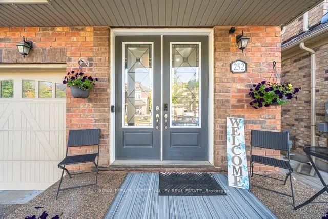 Photo 5 of 252 Bonnieglen Farm Boulevard, Caledon, Rural Caledon — HOMEH