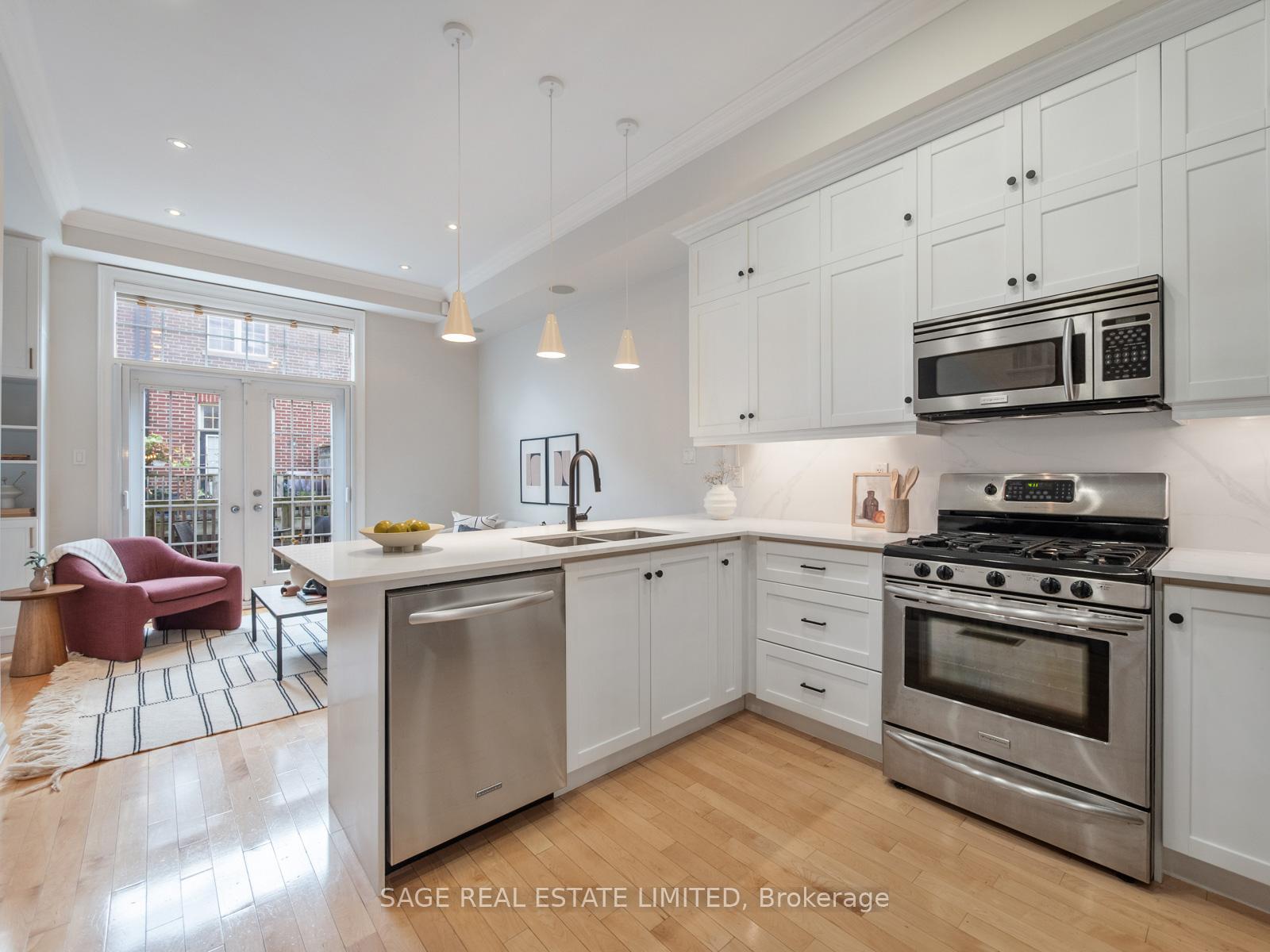 Photo 9 of 31 Tompkins Mews, Toronto, The Beaches — HOMEH