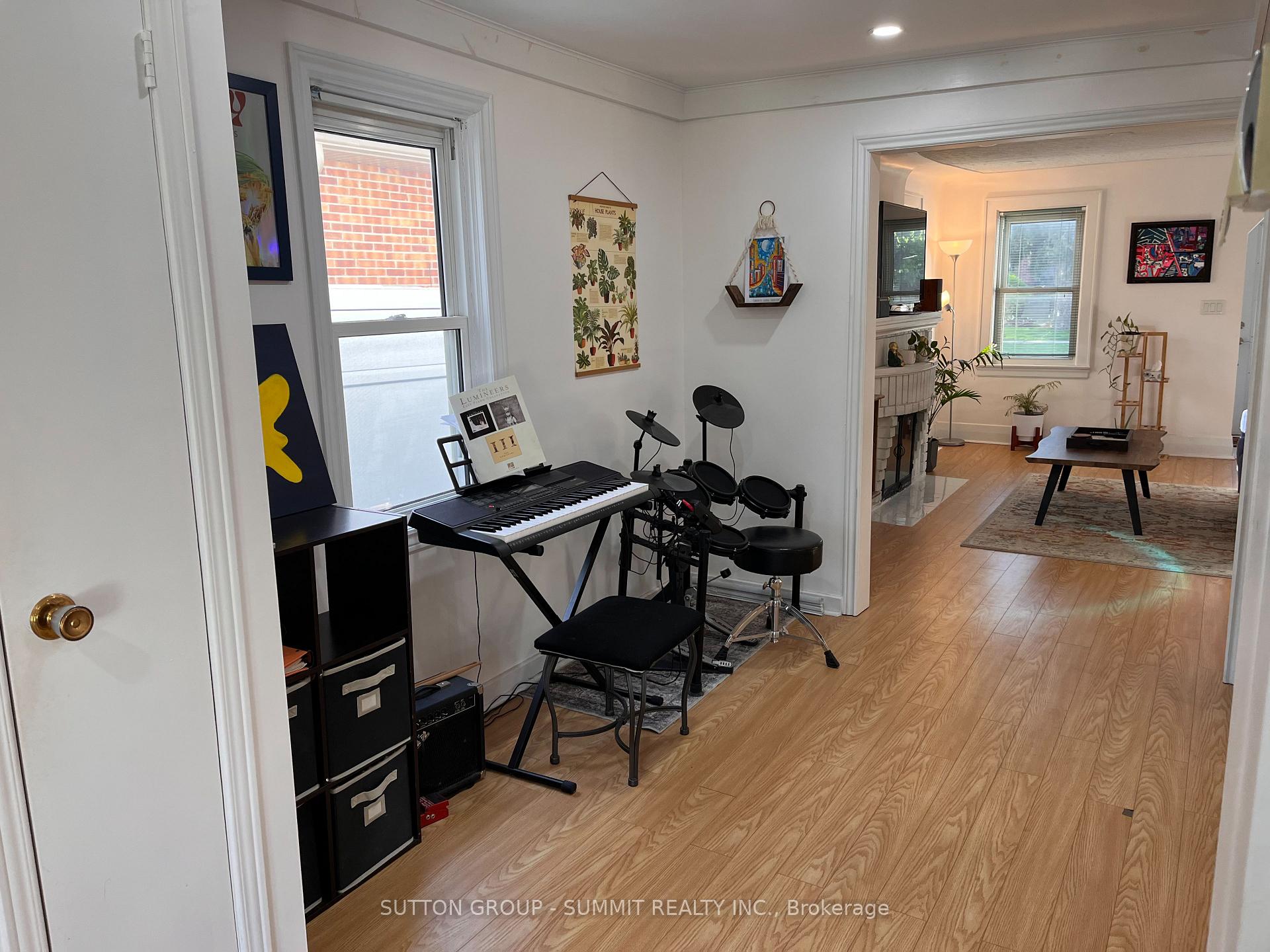Photo 33 of 112 Devonshire Avenue, London, South G — HOMEH