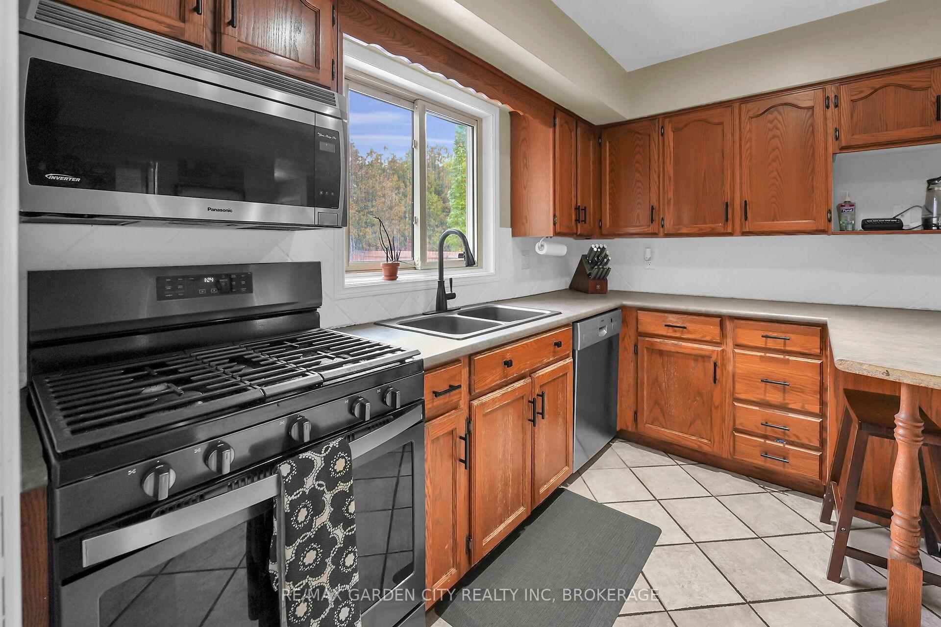Photo 15 of 2 The Meadows Street, St. Catharines, Lakeport — HOMEH
