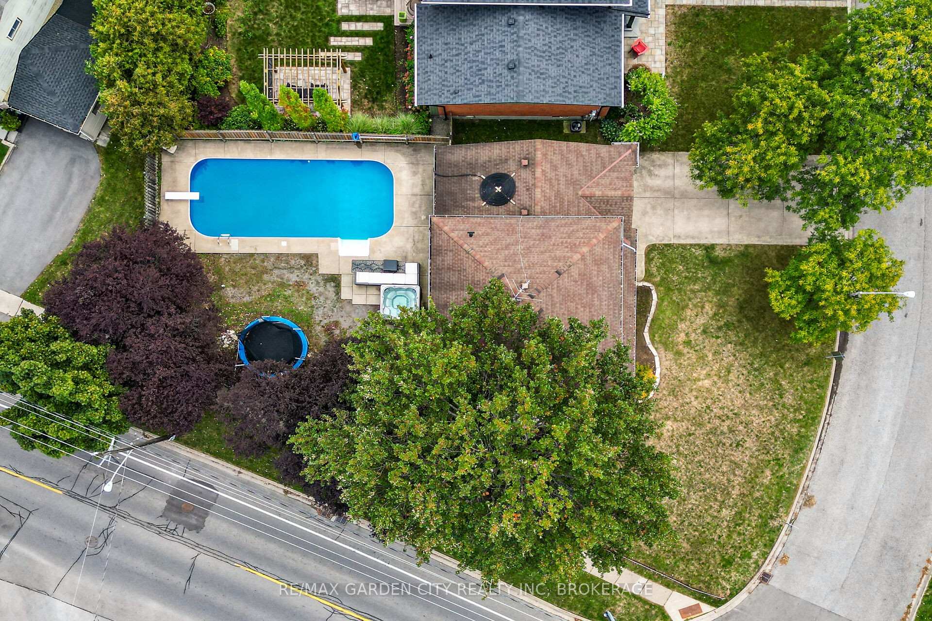 Photo 35 of 2 The Meadows Street, St. Catharines, Lakeport — HOMEH