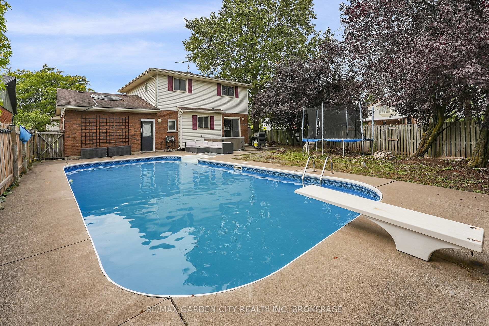 Photo 36 of 2 The Meadows Street, St. Catharines, Lakeport — HOMEH