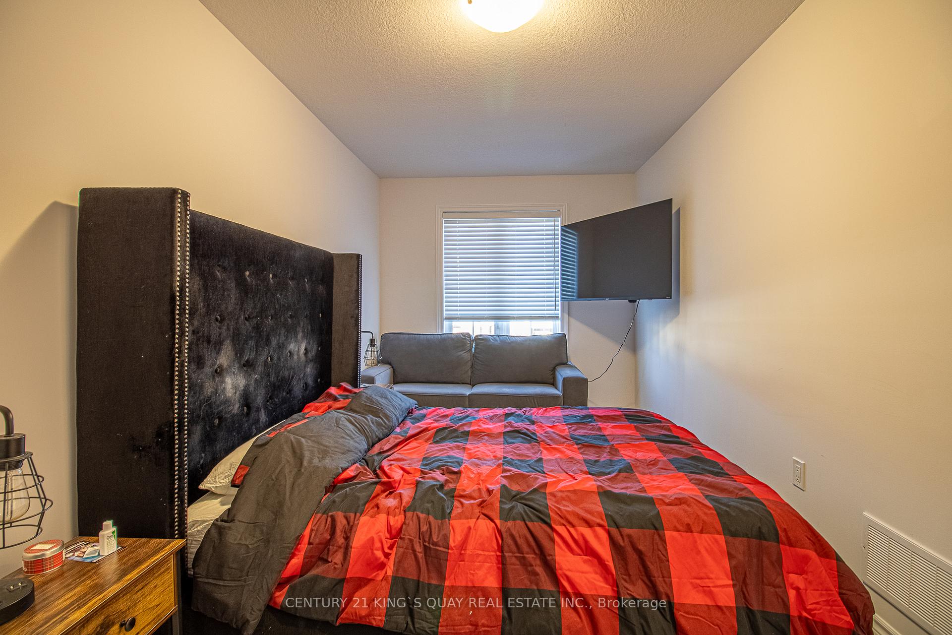Photo 18 of 45 Elsegood Drive, Guelph, Village By The Arboretum — HOMEH