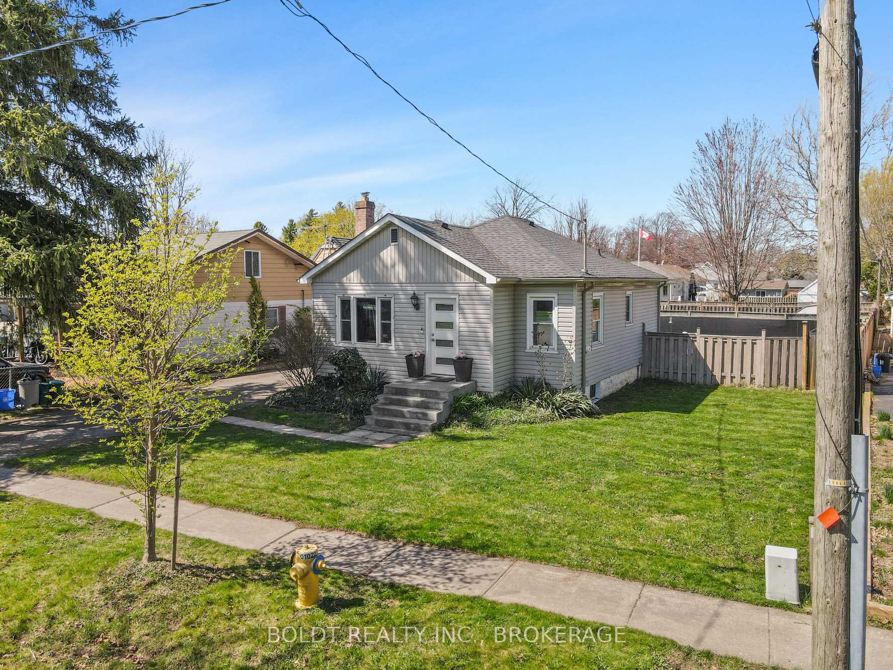 Photo 2 of 11 Edward Avenue, St. Catharines, Vine/Linwell — HOMEH