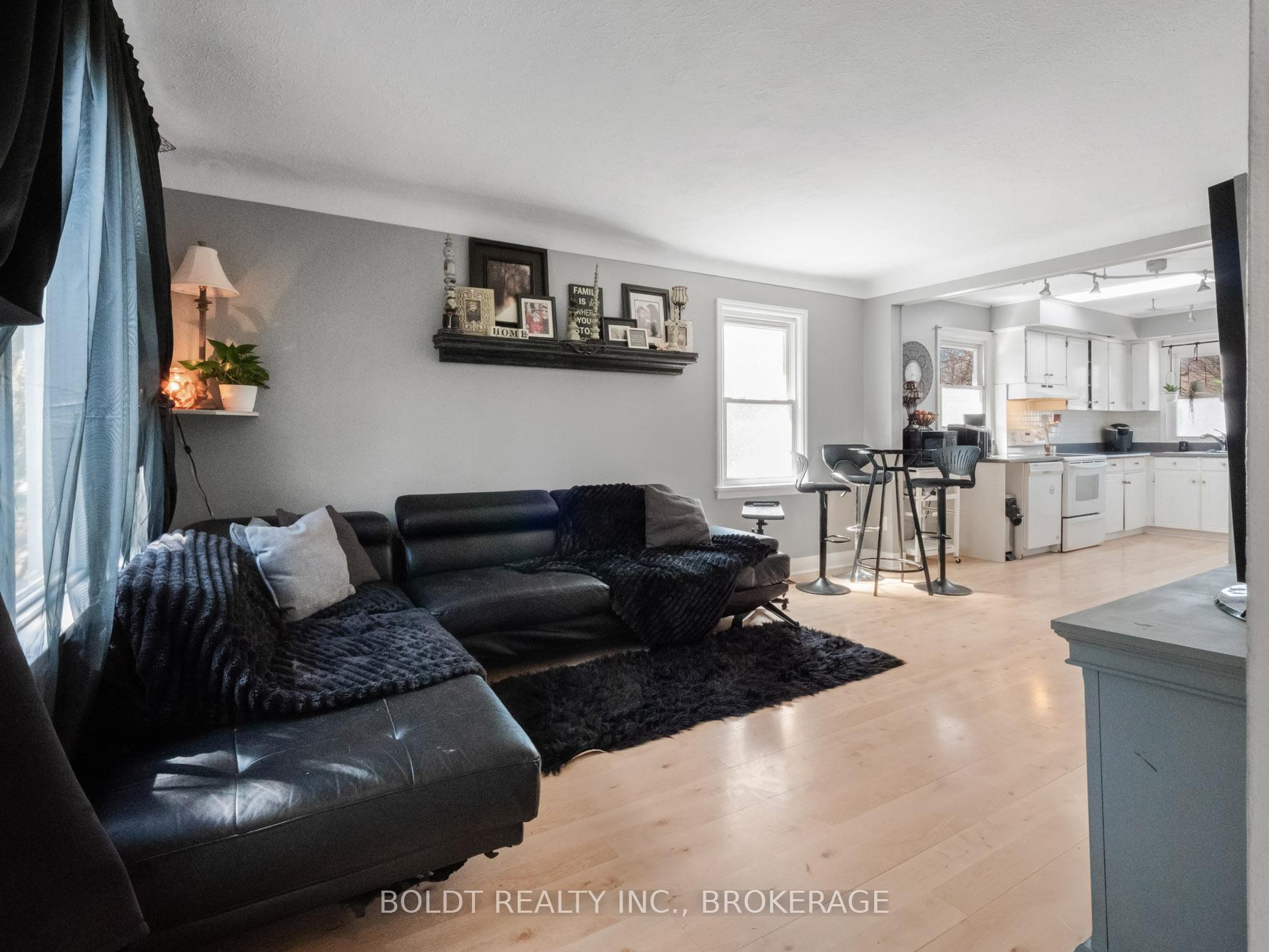 Photo 4 of 11 Edward Avenue, St. Catharines, Vine/Linwell — HOMEH