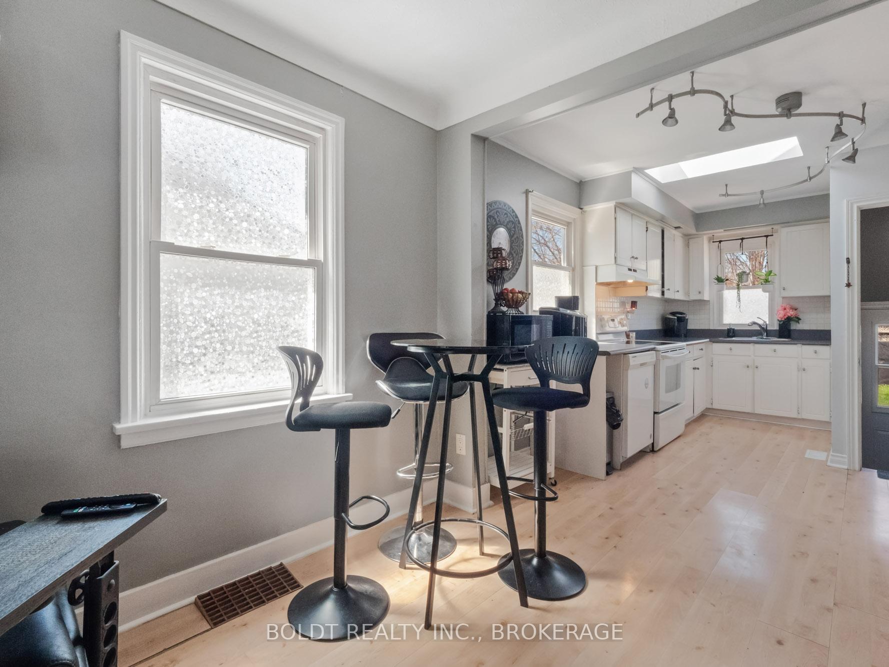 Photo 7 of 11 Edward Avenue, St. Catharines, Vine/Linwell — HOMEH