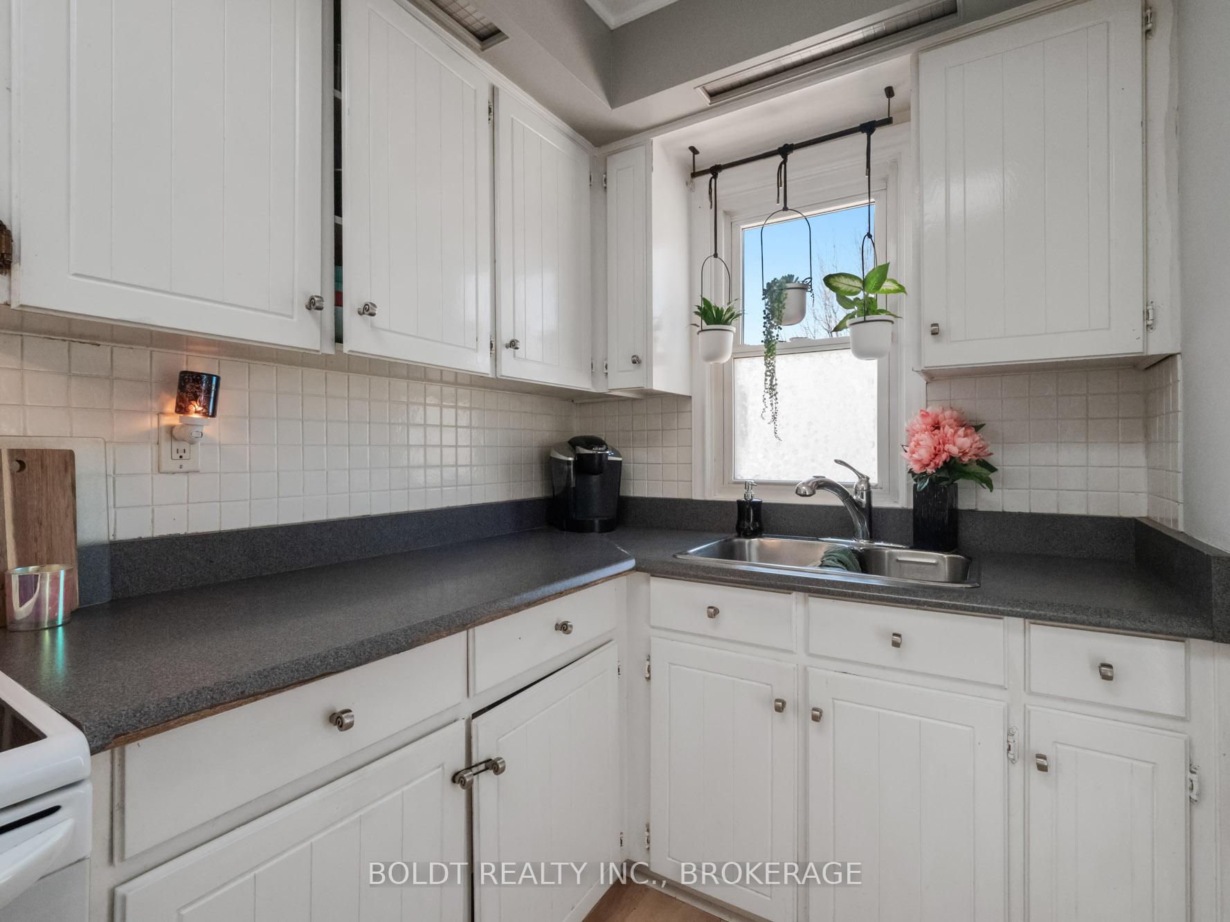 Photo 9 of 11 Edward Avenue, St. Catharines, Vine/Linwell — HOMEH