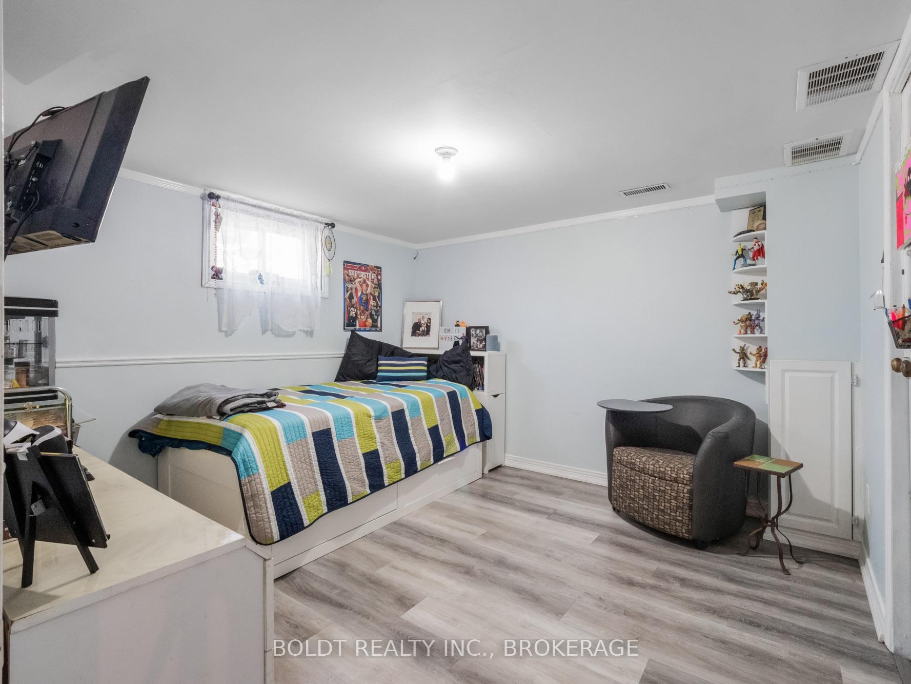 Photo 17 of 11 Edward Avenue, St. Catharines, Vine/Linwell — HOMEH