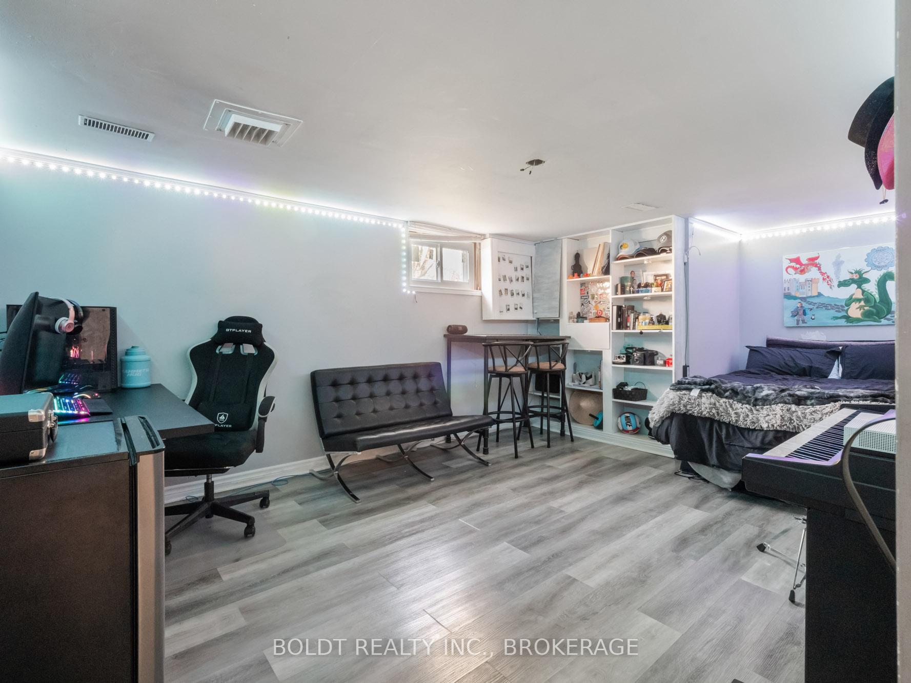 Photo 18 of 11 Edward Avenue, St. Catharines, Vine/Linwell — HOMEH