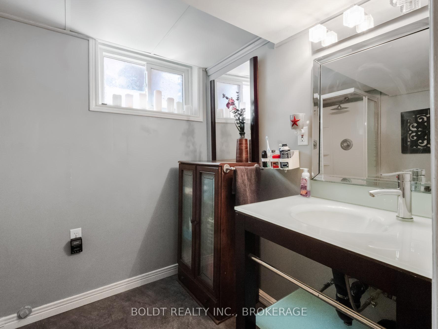Photo 19 of 11 Edward Avenue, St. Catharines, Vine/Linwell — HOMEH