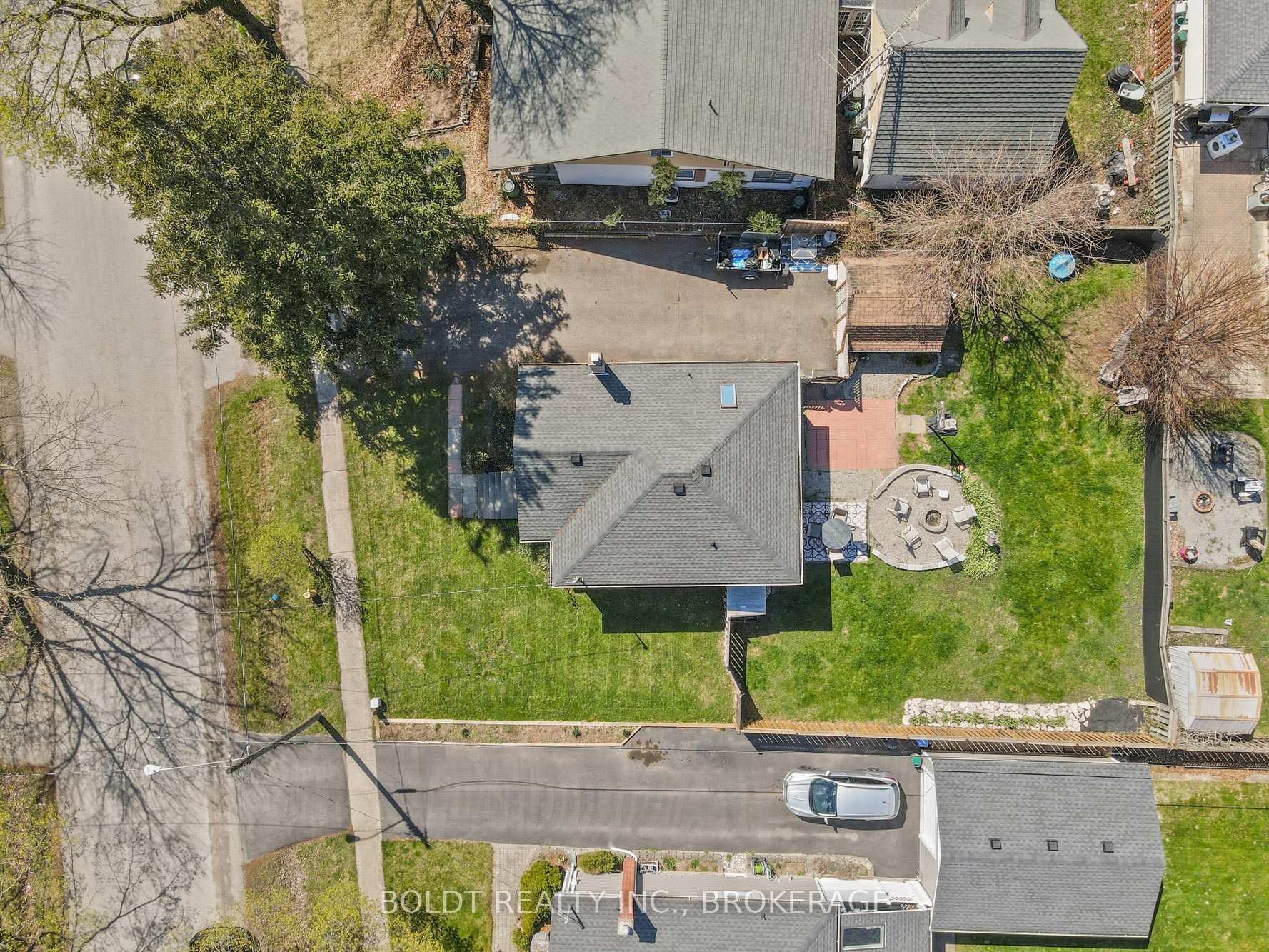 Photo 32 of 11 Edward Avenue, St. Catharines, Vine/Linwell — HOMEH