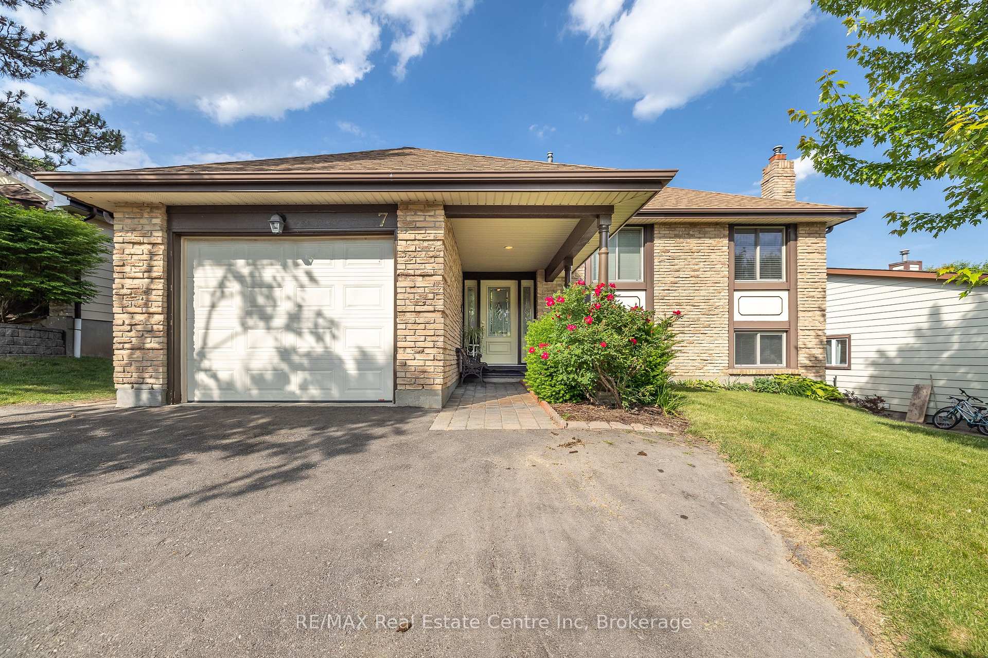 Photo 1 of 7 Westhill Road, Guelph, Willow West/Sugarbush/West Acres — HOMEH