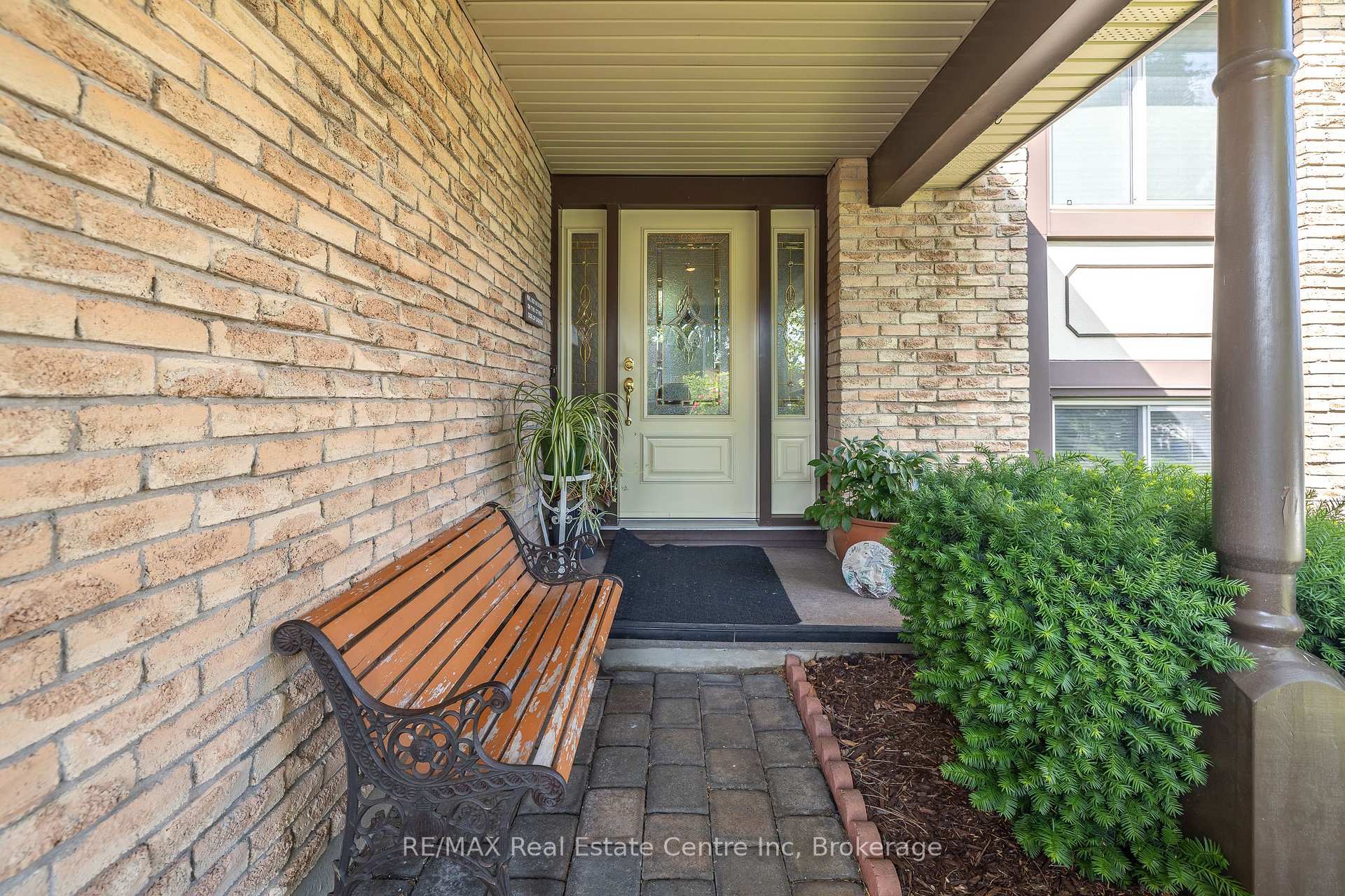 Photo 2 of 7 Westhill Road, Guelph, Willow West/Sugarbush/West Acres — HOMEH