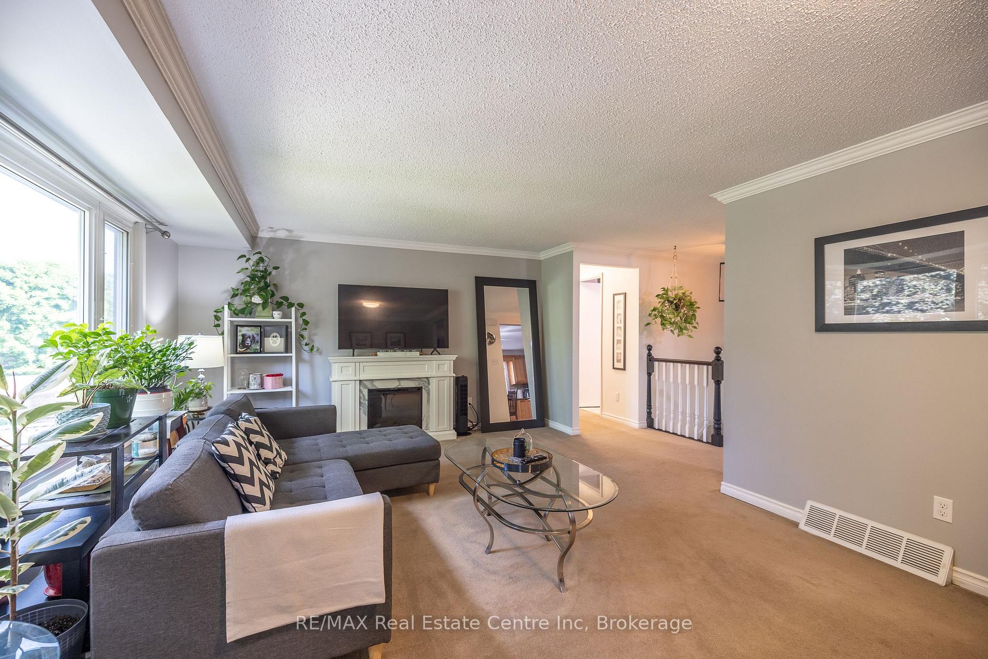 Photo 8 of 7 Westhill Road, Guelph, Willow West/Sugarbush/West Acres — HOMEH