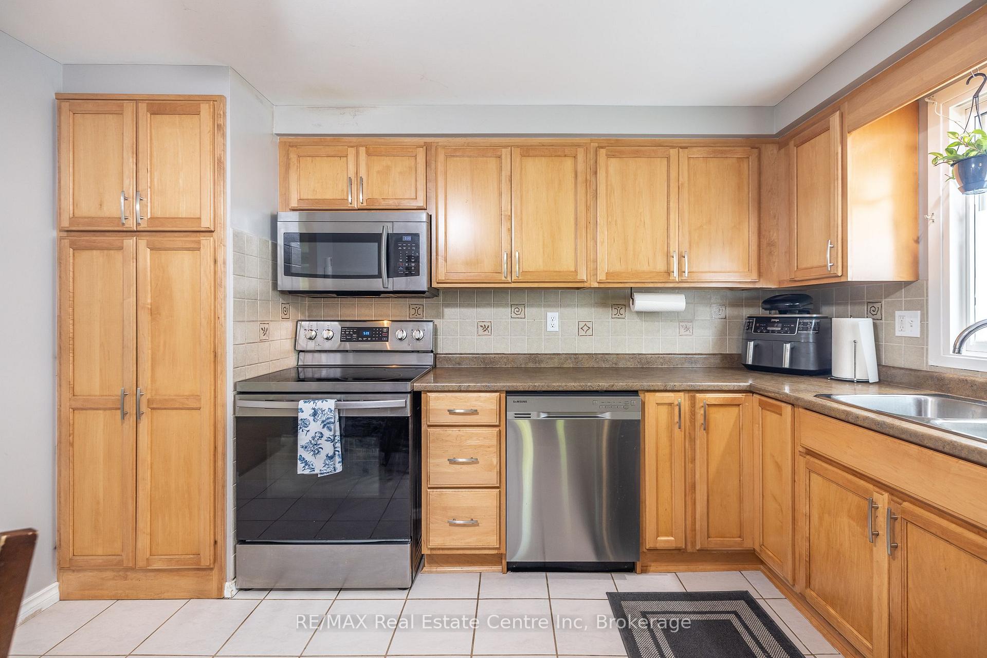 Photo 14 of 7 Westhill Road, Guelph, Willow West/Sugarbush/West Acres — HOMEH