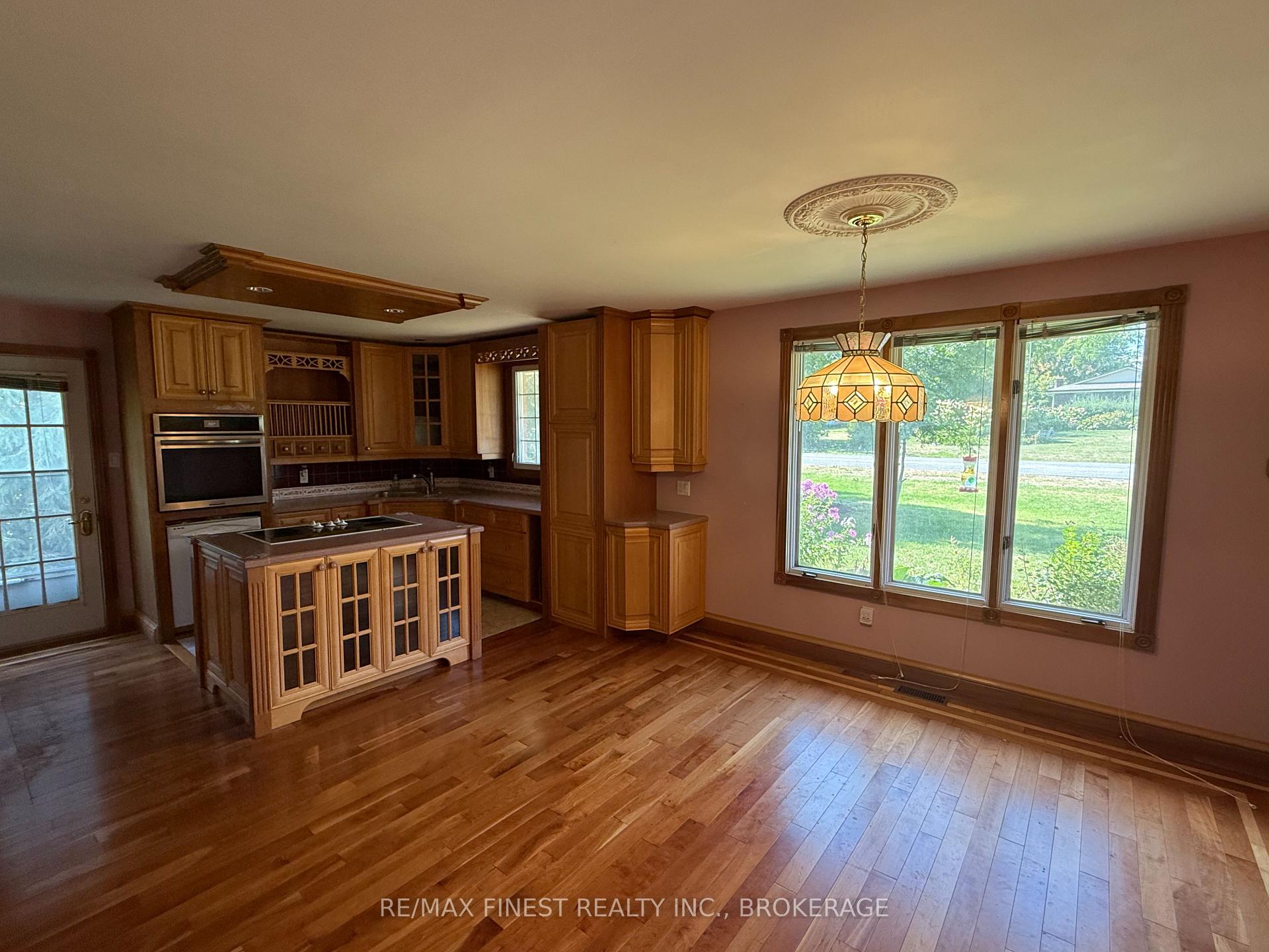 Photo 6 of 1712 Creekside Drive, Loyalist, Lennox and Addington - South — HOMEH