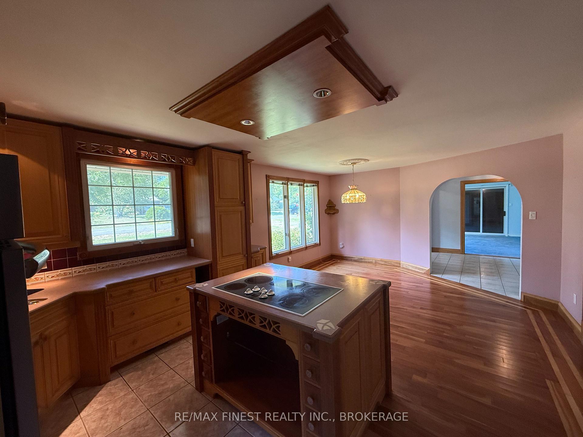 Photo 8 of 1712 Creekside Drive, Loyalist, Lennox and Addington - South — HOMEH