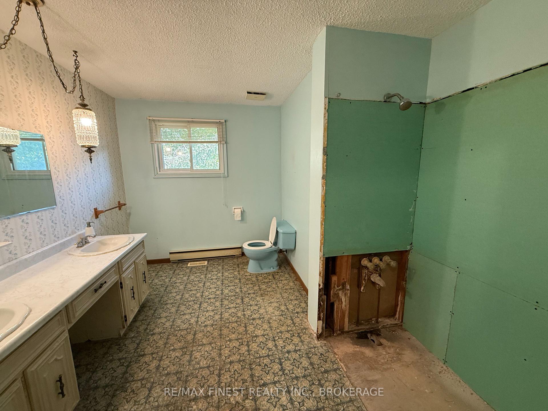 Photo 15 of 1712 Creekside Drive, Loyalist, Lennox and Addington - South — HOMEH