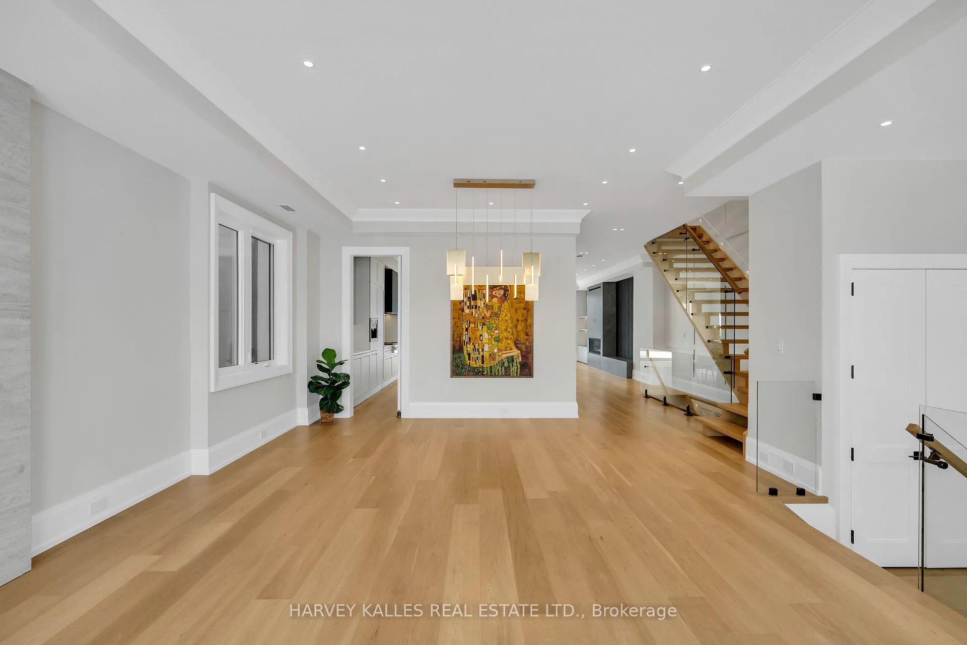 Photo 8 of 127 Joicey Boulevard, Toronto, Bedford Park-Nortown — HOMEH