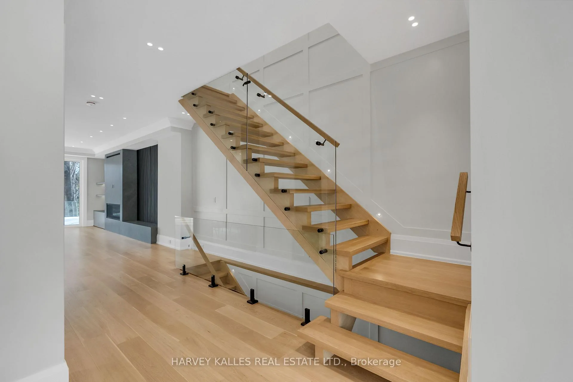 Photo 10 of 127 Joicey Boulevard, Toronto, Bedford Park-Nortown — HOMEH