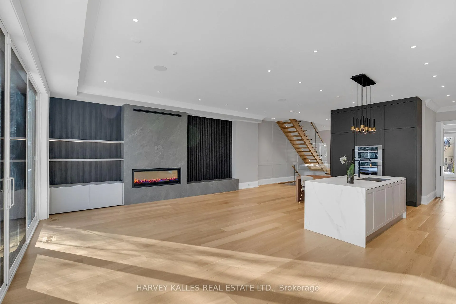 Photo 14 of 127 Joicey Boulevard, Toronto, Bedford Park-Nortown — HOMEH