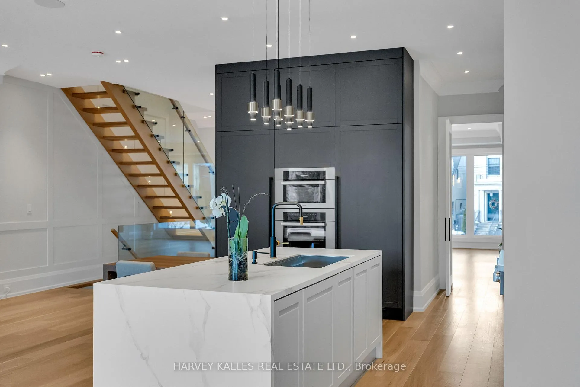 Photo 23 of 127 Joicey Boulevard, Toronto, Bedford Park-Nortown — HOMEH