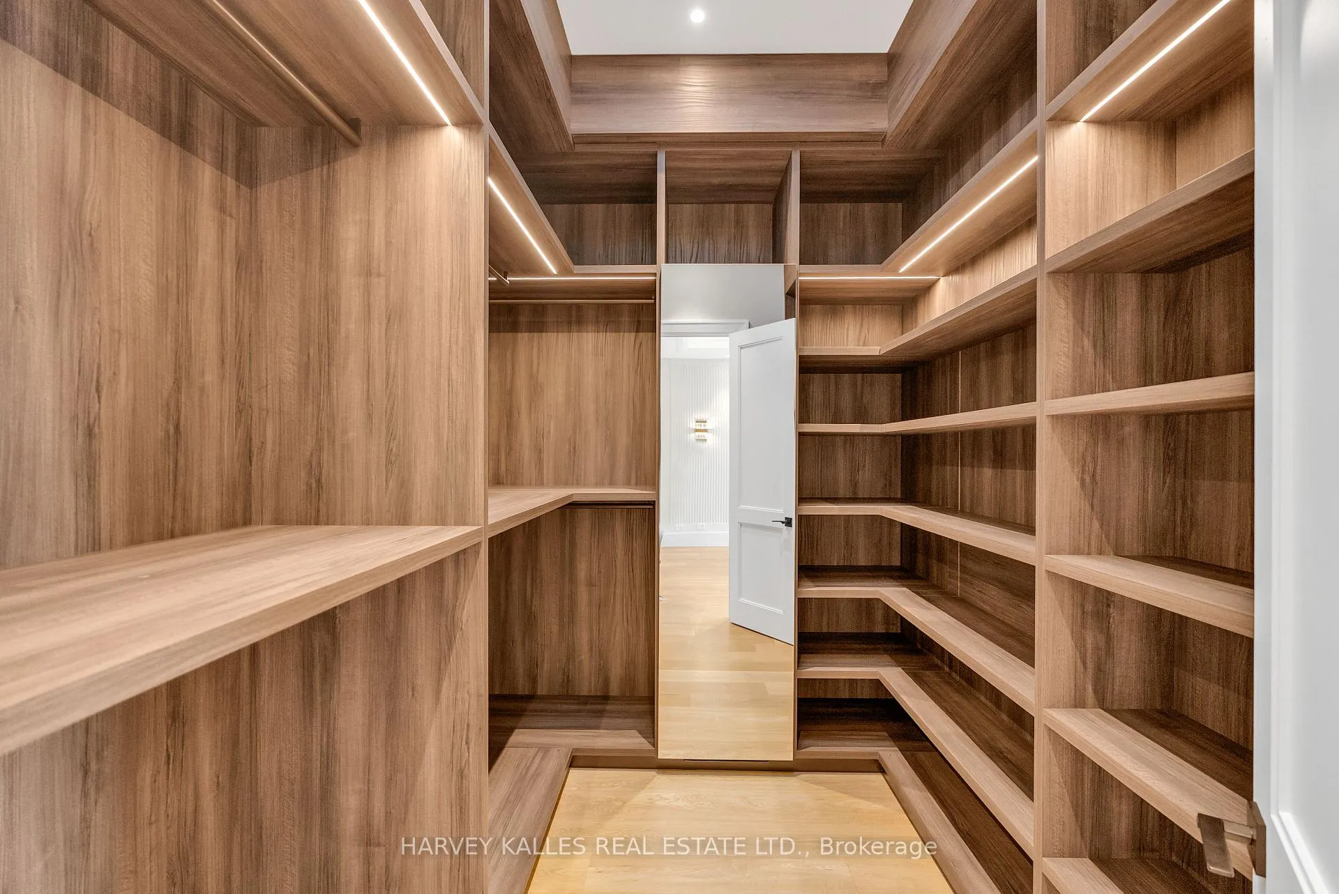 Photo 28 of 127 Joicey Boulevard, Toronto, Bedford Park-Nortown — HOMEH