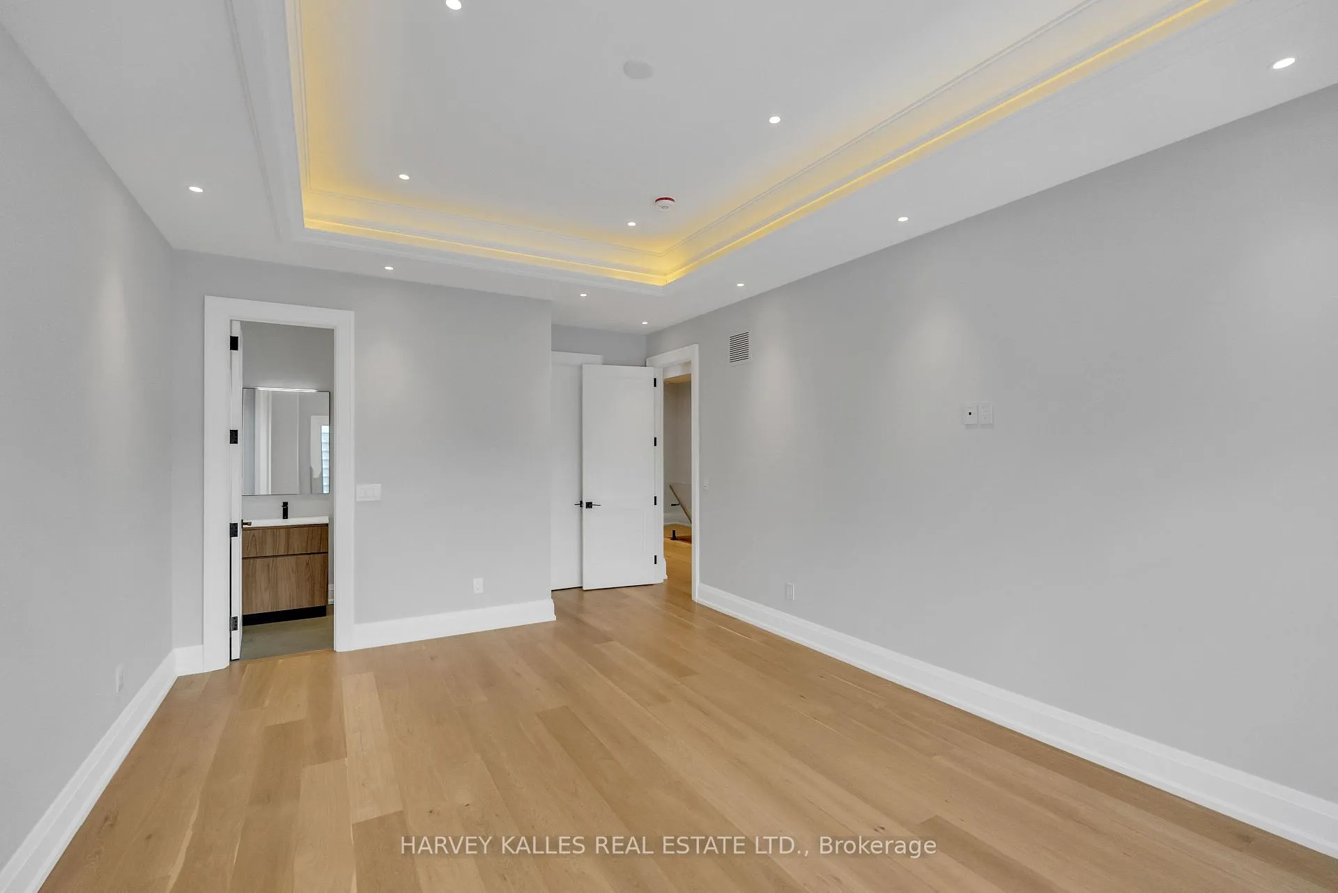 Photo 35 of 127 Joicey Boulevard, Toronto, Bedford Park-Nortown — HOMEH