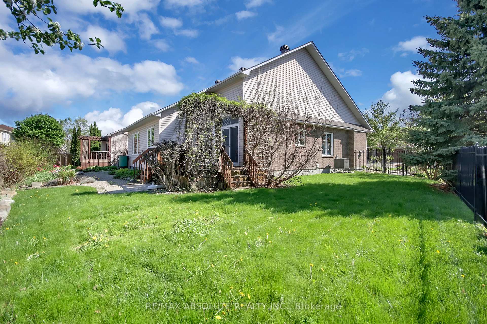 Photo 14 of 9 Camberley Street, Ottawa, Barrhaven East — HOMEH