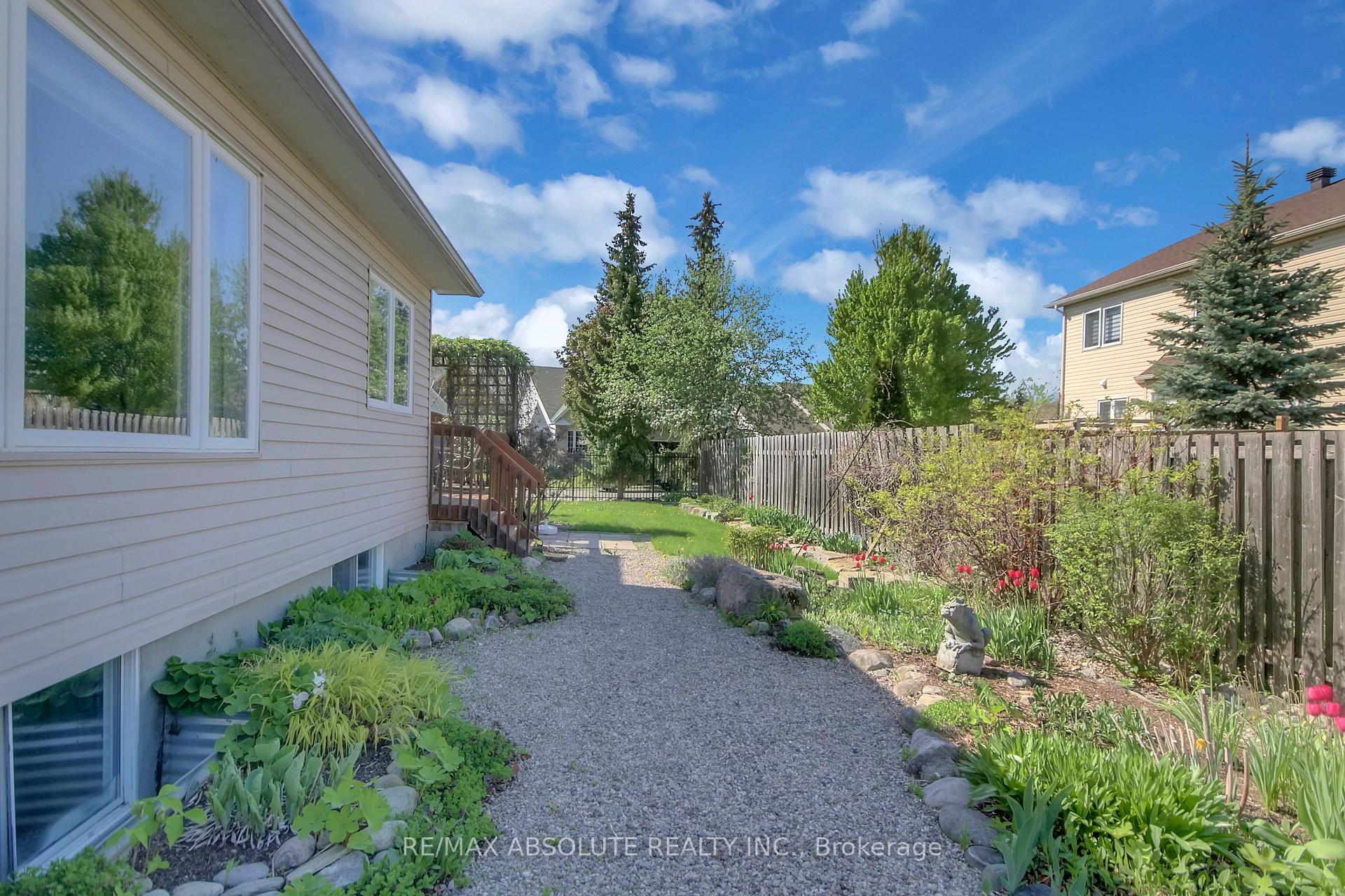 Photo 18 of 9 Camberley Street, Ottawa, Barrhaven East — HOMEH