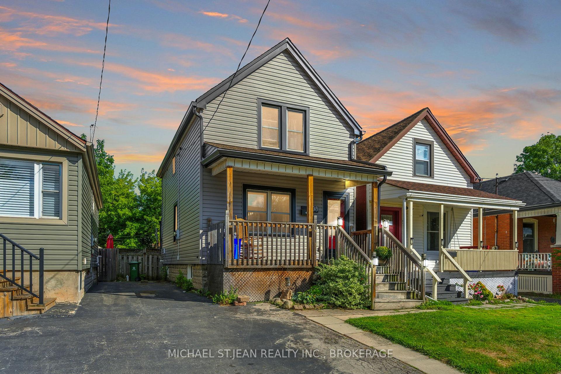 Photo 2 of 98 Tuxedo Avenue N, Hamilton, Crown Point — HOMEH