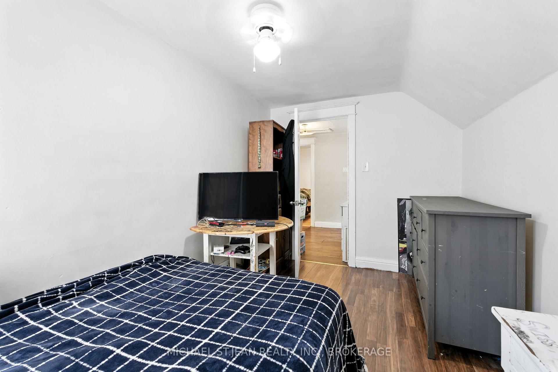 Photo 37 of 98 Tuxedo Avenue N, Hamilton, Crown Point — HOMEH