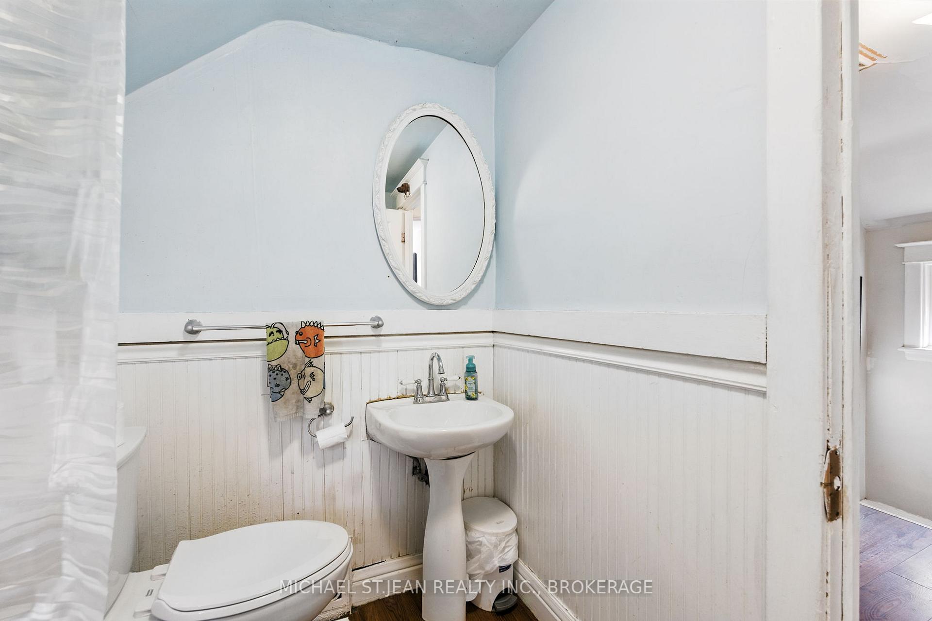 Photo 54 of 98 Tuxedo Avenue N, Hamilton, Crown Point — HOMEH