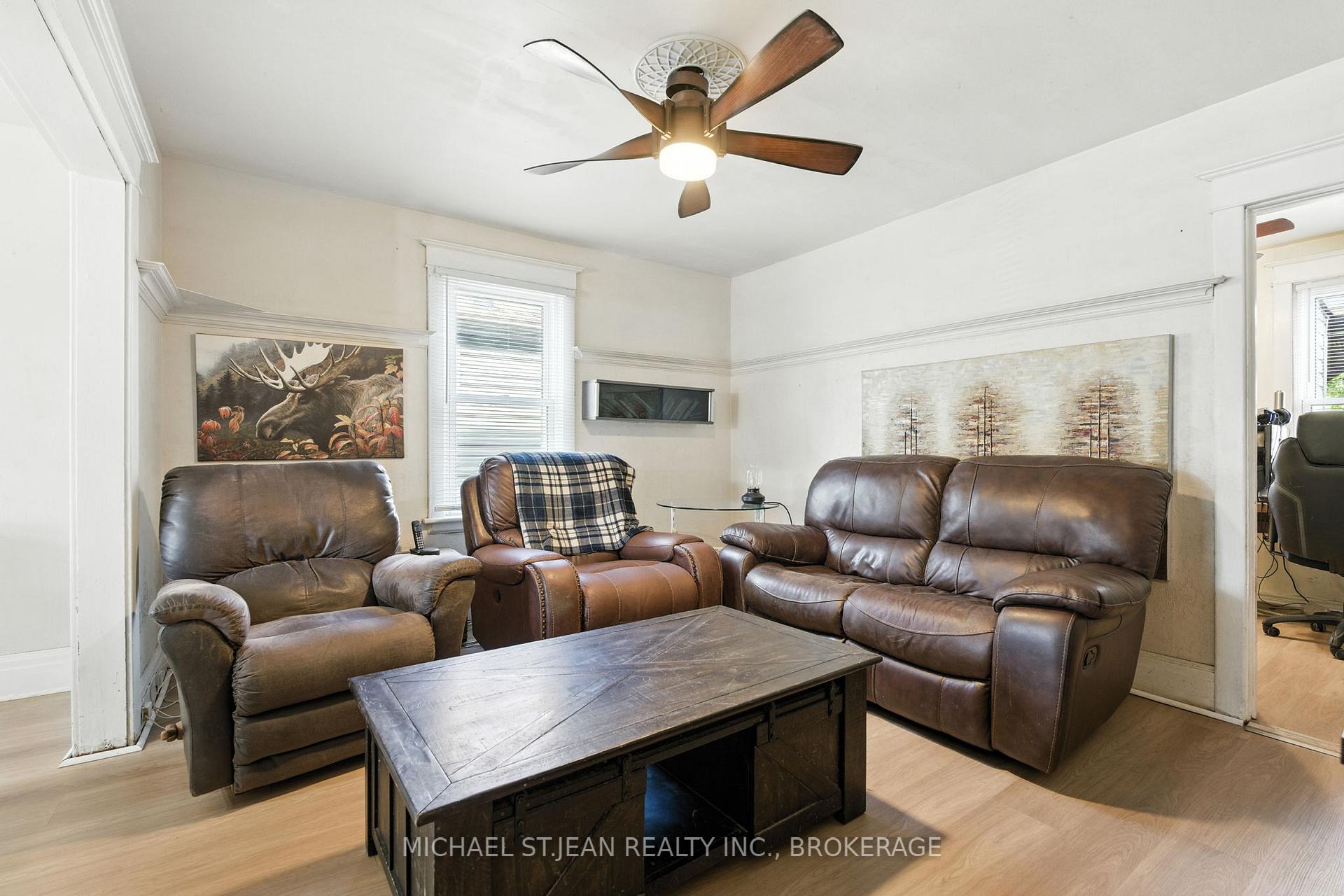 Photo 8 of 98 Tuxedo Avenue N, Hamilton, Crown Point — HOMEH