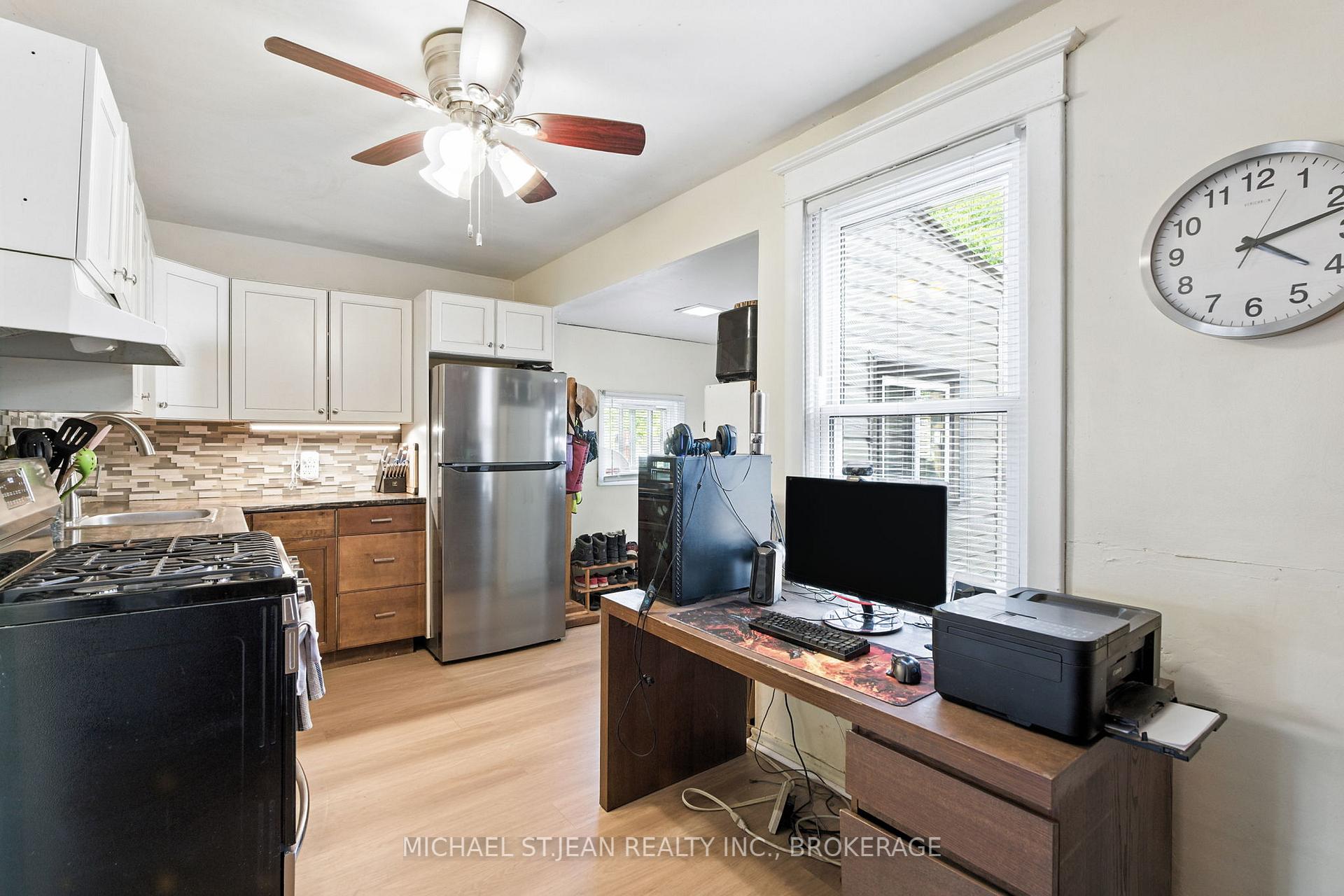 Photo 13 of 98 Tuxedo Avenue N, Hamilton, Crown Point — HOMEH